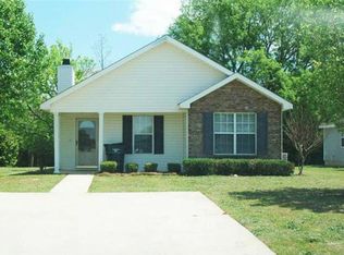 408 Chadwyck Cir, Bonaire, GA