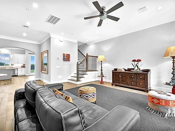 3rd image of 4610 Regent Manor Dr