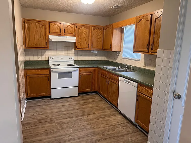3236 Ridgewood Place Dr — Photo 3