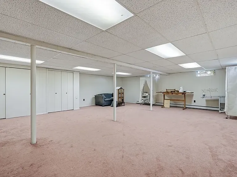 73 N Maple St — Photo 20
