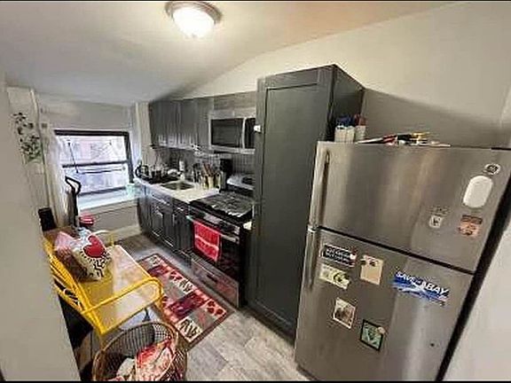 3rd image of 284 Halsey St #4