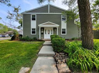 1927 Flintshire Dr, Schaumburg, IL 60194