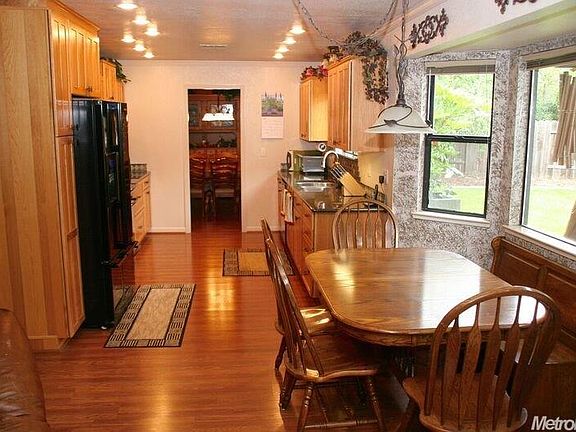 3rd image of 3025 Burl Hollow Dr