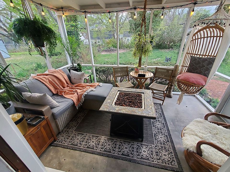 Screened In Patio (2)