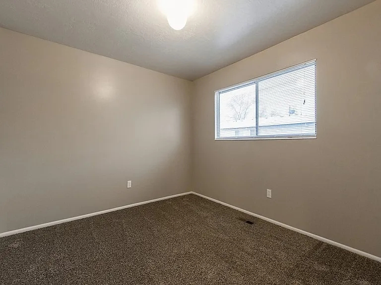 4574 S 700 E — Photo 24