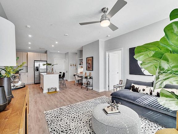 4th image of 2020 W Morehead St #1-105