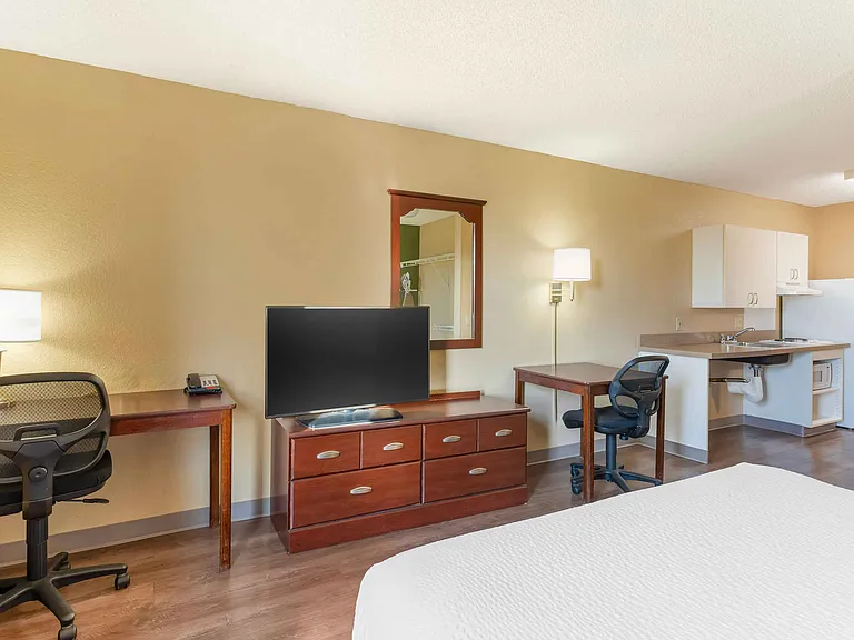 Studio Suite - 1 Queen Bed