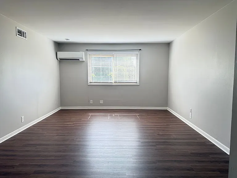 Executive House Apartments — Photo 50