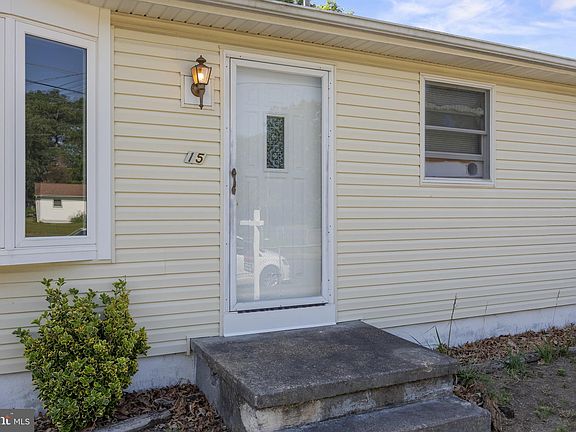 3rd image of 15 Coville Dr