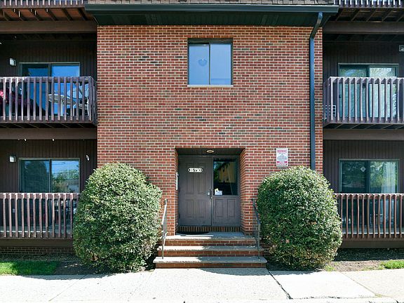 2nd image of 710 Mill St Unit H8