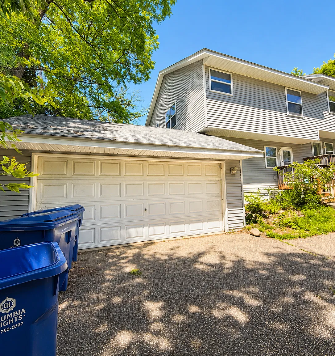 3 bed, 3.5 bath, 2100 sqft, $2,550 — Photo 1