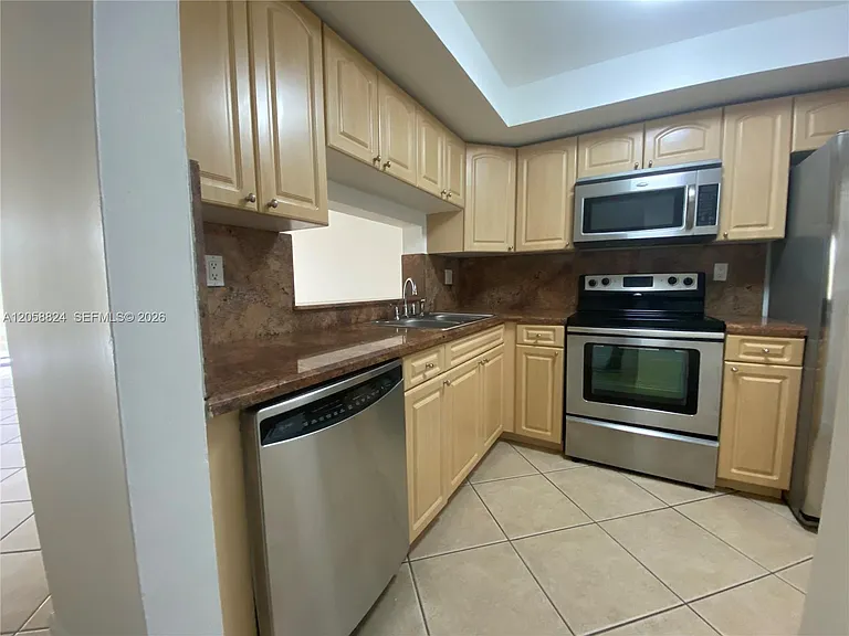 10985 SW 107th St #304 — Photo 20