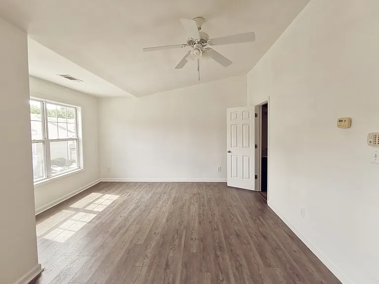 2073 Executive Dr — Photo 20