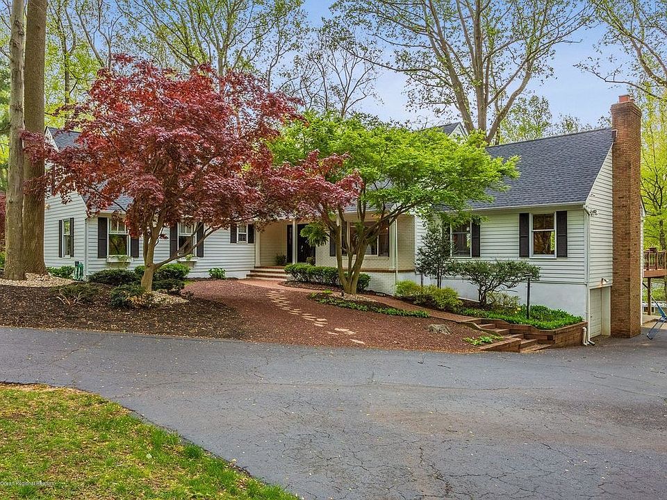 1st image of 15 Hancock Ln
