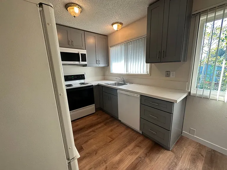 5050 NE Killingsworth St — Photo 11