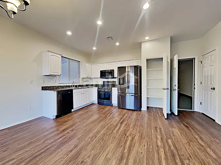 902 E Autumn Harvest Pl — Photo 4
