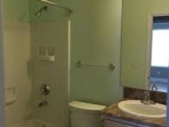 3rd image of 628 D St APT B