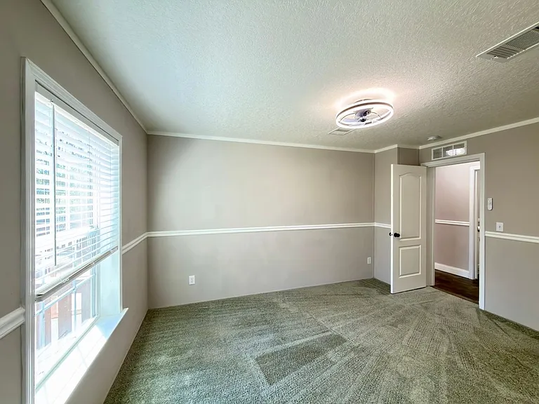 55 Oak Ave — Photo 41