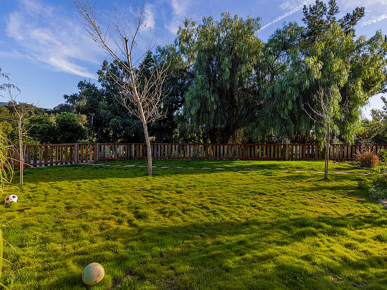 Loma Dr — Photo 45