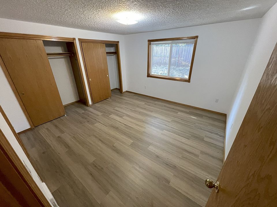 Main Bedroom with Full Bathroom.