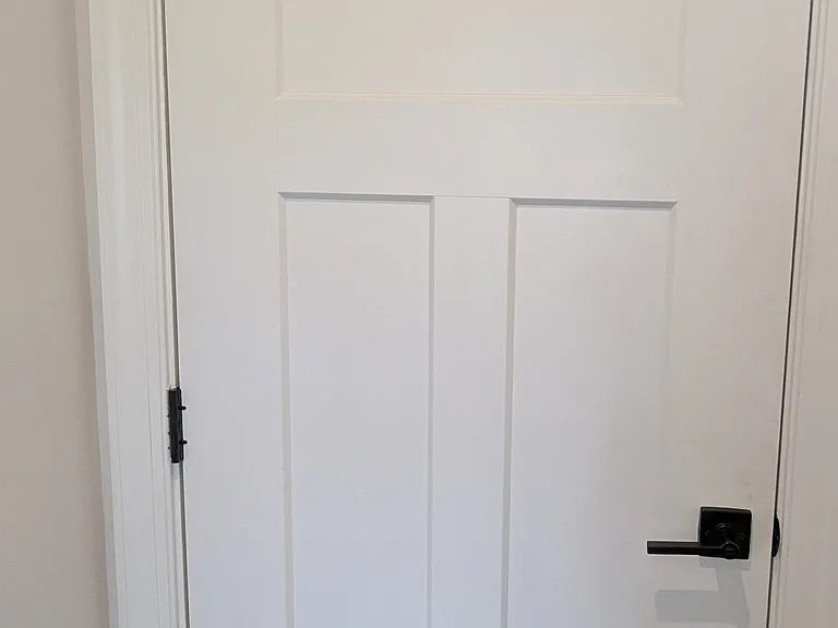 Shaker Style quality doors with upgraded black lever-handles