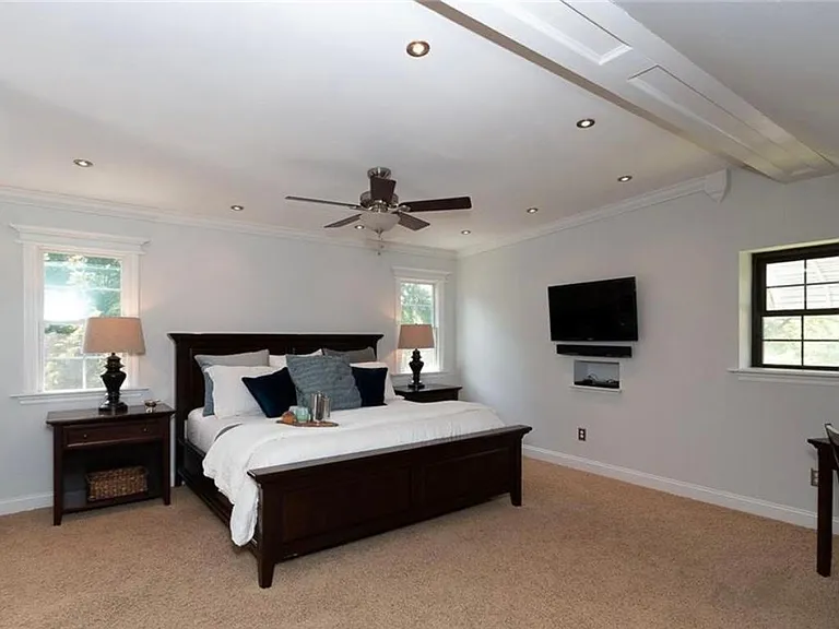 256 Castle Dr — Photo 20
