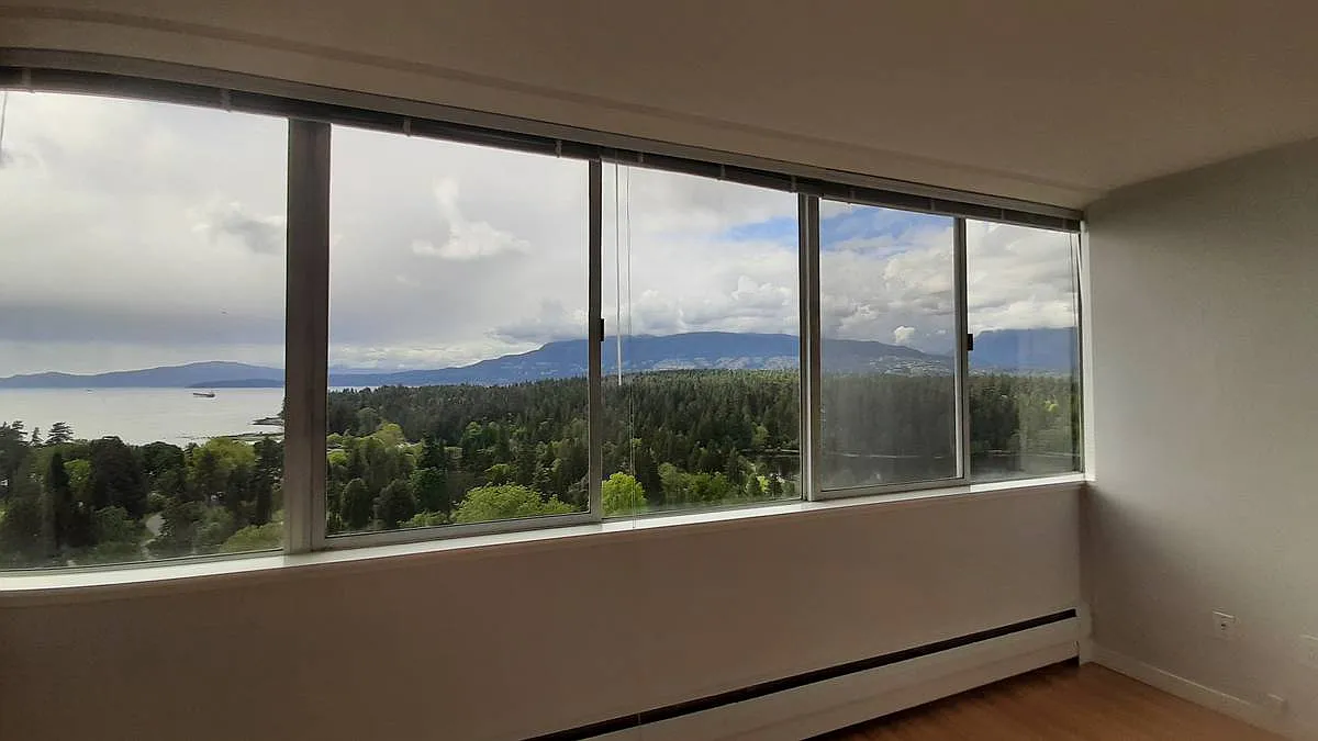 Silhouette Apartments — Photo 2