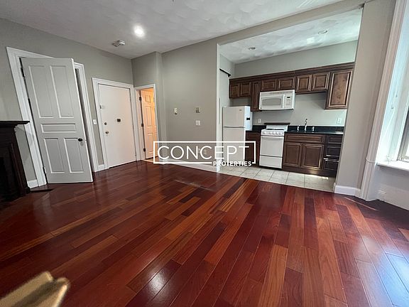 5th image of 250 Newbury St #1R