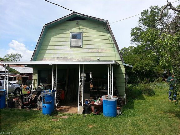 4th image of 205 Brown St