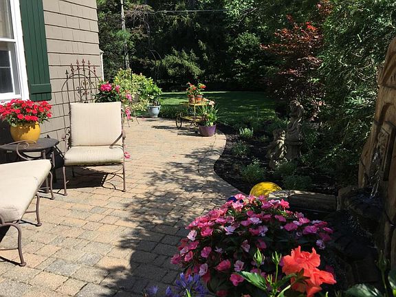 3rd image of 100 W Riverglen Dr