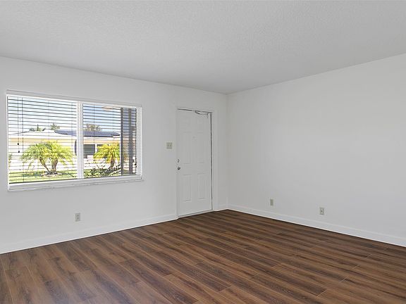 4th image of 1150 NW 74th Avenue