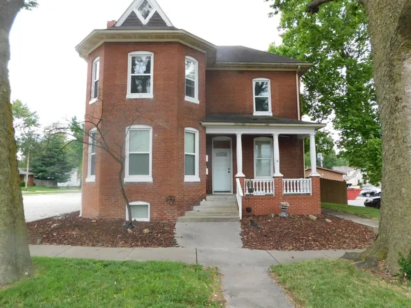 1016 12th St, Highland, IL 62249