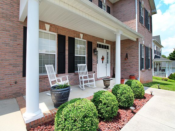 2nd image of 1217 Walnut Branch Ln