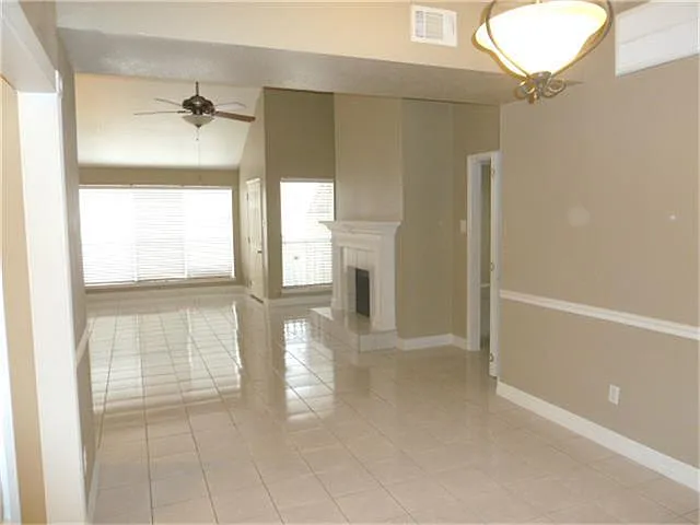 3 bed, 2.0 bath, 1380 sqft, $1,850 — Photo 3