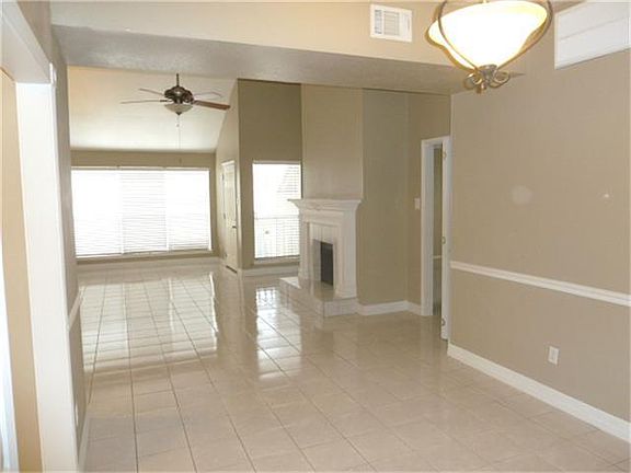 3rd image of 2100 Tanglewilde St APT 8