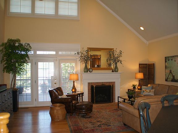 4th image of 3827 Parkway Place Dr