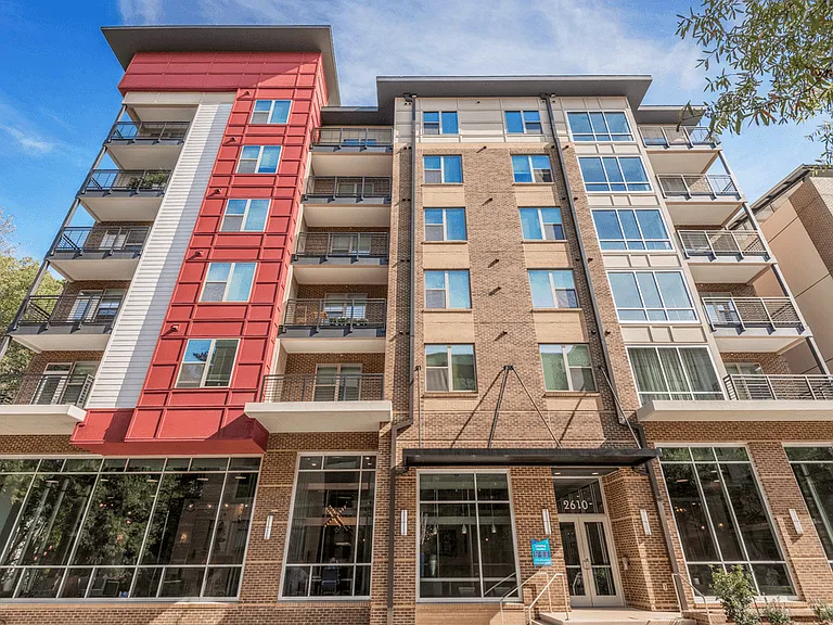 The Flats Exchange on Erwin Apartments — Photo 41