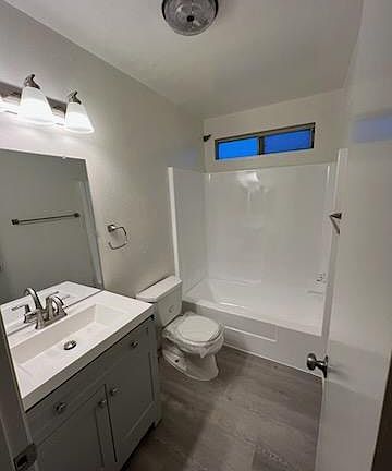 5th image of 2100 Perkins Ln APT 206