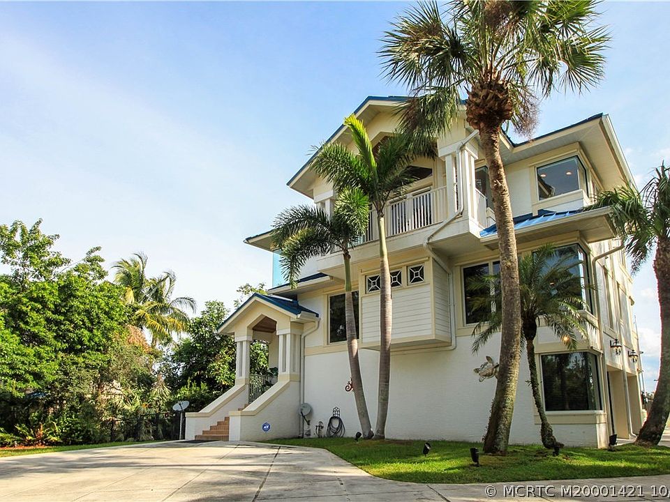 1st image of 1085 SW Bluewater Way