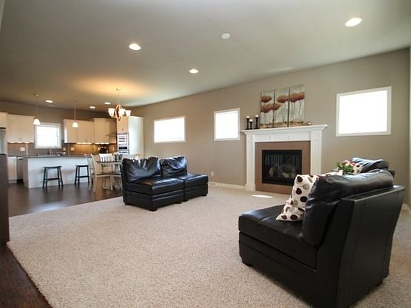 3rd image of 327 Little Bear Dr