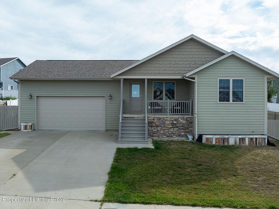 1st image of 2610 Country Oak Dr