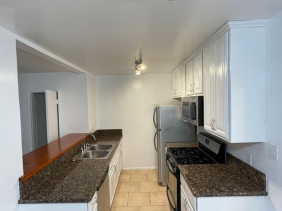 4th image of 1308 Ocean Park Blvd #3