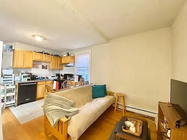 3 bed, 9999 sqft, $3,900 — Photo 2