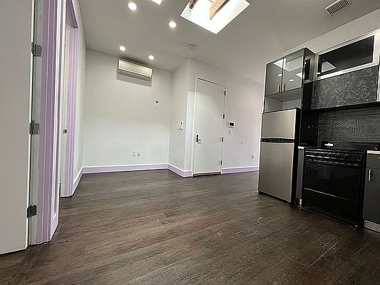 3rd image of 507 Howard Ave #2A