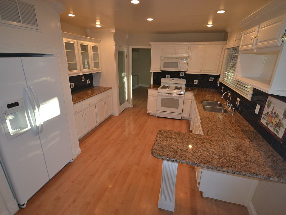 2nd image of 1930 Navarre Ln