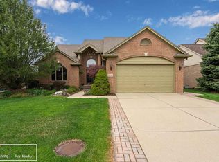 48661 Tremont Dr, Macomb, MI 48044
