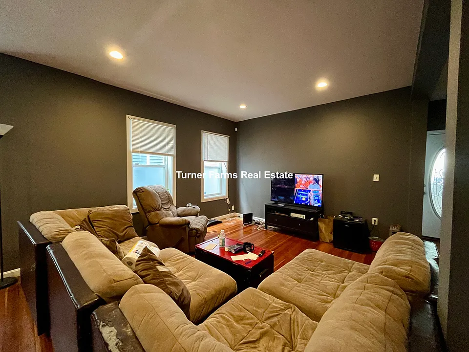 25 Sudan St #1R