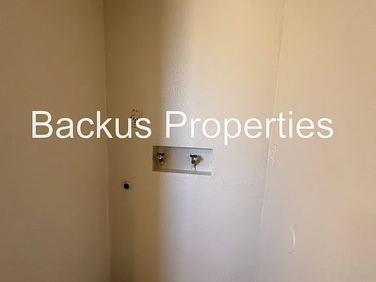 James St 516 — Photo 10