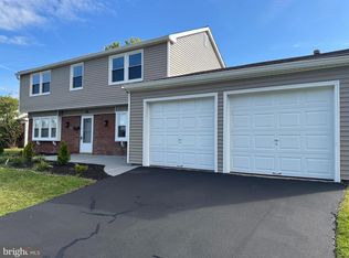 86 New Castle Ln, Willingboro, NJ 08046