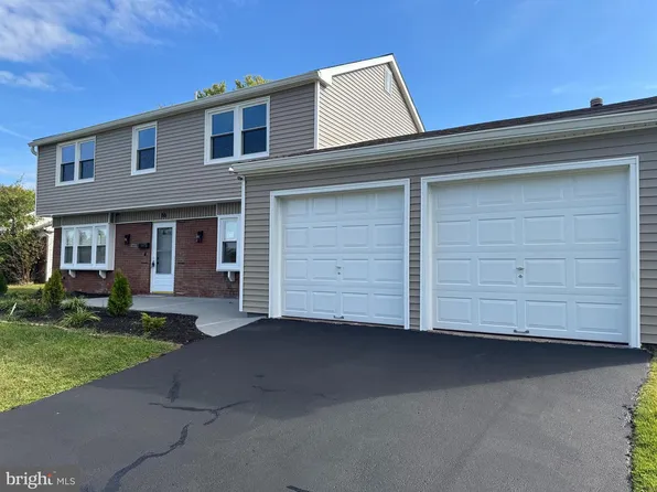 86 New Castle Ln, Willingboro, NJ 08046